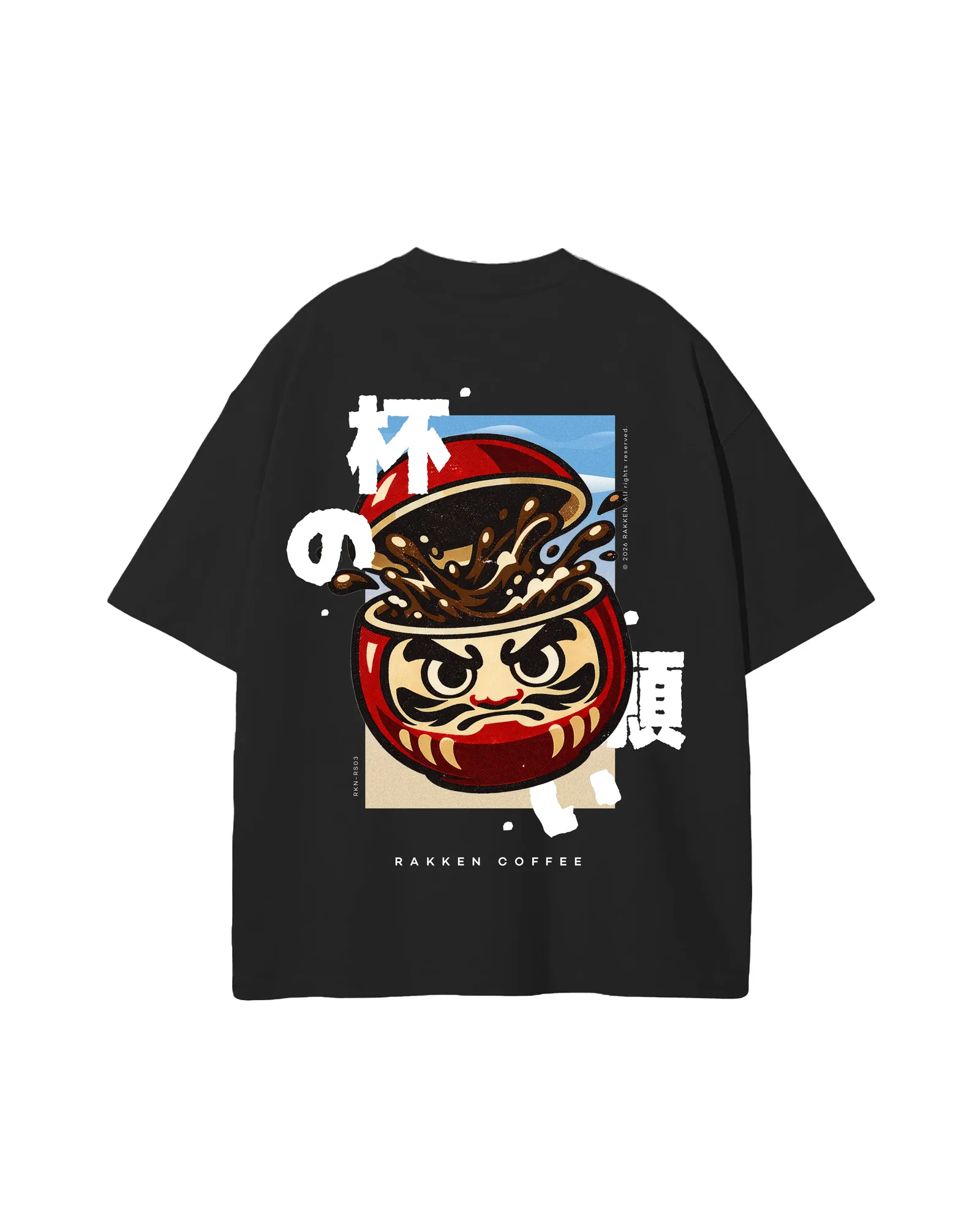 Kaos hitam RAKKEN dengan grafis Daruma di bagian belakang
